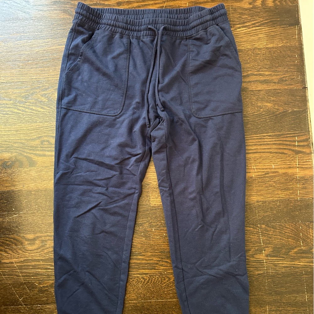 navy vineyard vine sweatpants